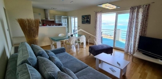 Lovran – hiša za prodajo z bazenom, 3 stanovanji in vrhunskim razgledom