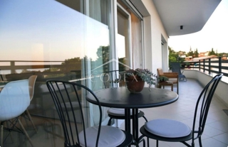 Matulji - hiša s 3 trisobnimi apartmaji in bazenom