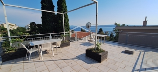 Crikvenica - prodaja hiše z 2 apartmajema in pogledom na morje