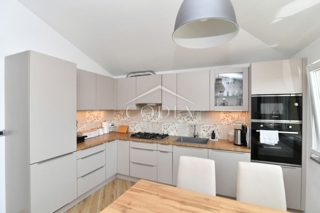 Kastav - prodaja luksuznega penthousea s pogledom na morje
