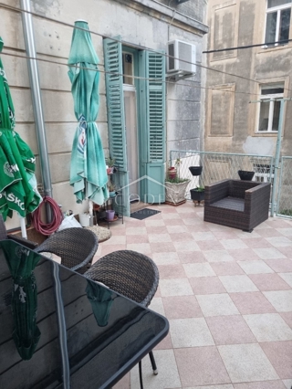 Opatija - prodamo stanovanje v centru z garažo