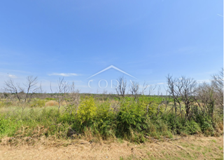 Valtura - prodamo zazidljivo zemljišče s projektom