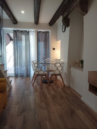 Pazin, Kaštel – prodaja večetažnega stanovanja z vrtom