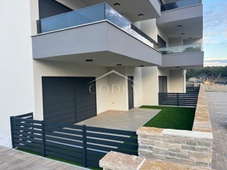 Povljana - prodaja apartma v novogradnji, 100 m od morja!