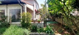 Otok Krk, Dobrinj - hiša z dvema apartmajema