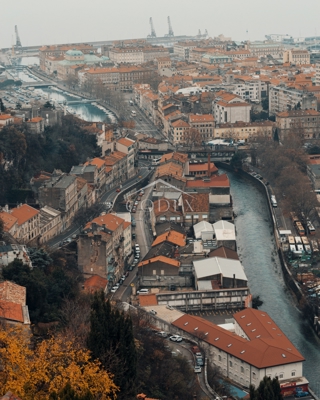 Drenova – prodaja etaže hiše z garažo in velikim vrtom