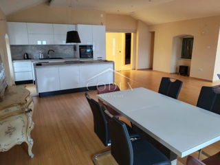 Opatija – stanovanje v zgodovinski vili v samem središču