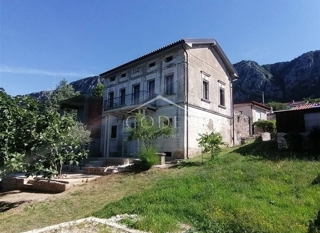 Bribir - Hiša v fazi prenove in pogledom na morje