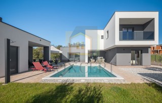 Poreč, okolica, moderna luksuzna vila s bazenom, 12 km od morja