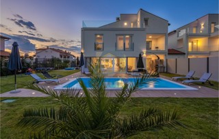 Poreč, okolica, Prekrasna hiša s bazenom na mirni lokaciji, 5 km od morja