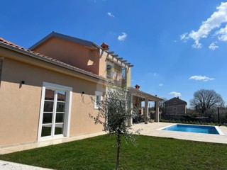 Rovinj, Kanfanar, okolica, Samostojeća kuća s bazenom i dodatnim studio apartmanom, 20 km od morja