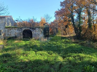 Poreč, okolica, Veliko posestvo s hišo za renovacijo