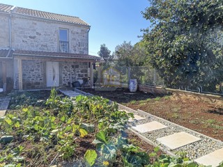 Poreč, okolica, Renovirana kamnita hiša na koncu vrste, 5 km od morja