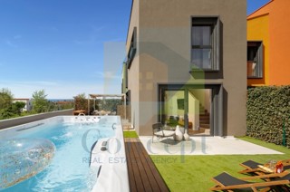 Poreč, Zadnja hiša v vrsti s parcelo 900 m od morja