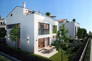 Poreč, Hiša na koncu niza na atraktivni lokaciji 2 km od morja