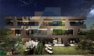 Umag, okolica, Stan v pritličju s prostornim vrtom, 2 km od morja