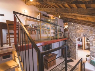 Istra, Oprtalj, Kamena hiša s 3 apartmaji in dvema poslovnima prostoroma