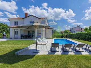 Poreč, okolica, Hiša s bazenom v mirni naselji 5 km od morja