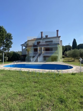 Poreč, Vrsar, okolica, Samostoječa hiša s 4 stanovanjske enote in pogledom na morje, 5 km od morja