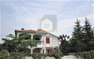 Poreč, Mali Maj - EKSKLUZIVA AGENCIJE - Samostojna velika družinska hiša, 200 m od morja