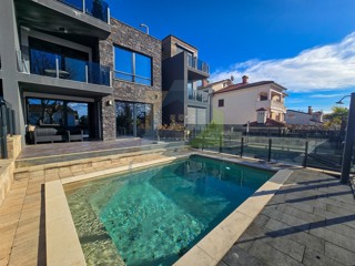 Poreč, okolica, Prekrasen stan s 3 spalnice in bazenom