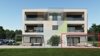 Poreč, širši center, luksuzno stanovanje v pritličju s parcelo 500 m od morja