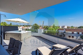 Poreč, okolica, Luksuzno stanovanje v 1. nadstropju z jacuzzijem in savno