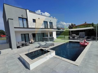 Poreč, ožja okolica, Vila s bazenom s štiri spalnice, 3 km od morja