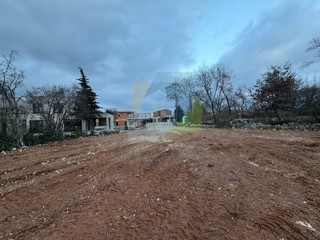 Poreč, okolica, Građevinsko zemljišče 844 m2 na mirni lokaciji 7 km od morja