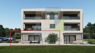 Poreč, širši center, luksuzno stanovanje v pritličju z dvoriščem 500 m od morja