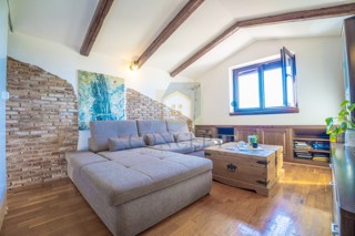 Poreč, okolica, Prostrano stanovanje v 3. nadstropju z pogledom na morje, 4 km od morja