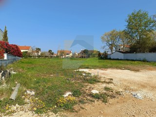 Poreč, Građevinsko zemljišče na iskani lokaciji 2 km od morja