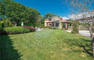 Poreč, okolica, Hiša s bazenom na čudoviti lokaciji, 17 km od morja