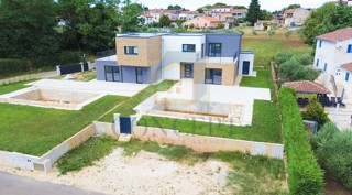 Poreč, okolica, Moderna dvojna kuća s bazenom, 10 km od morja