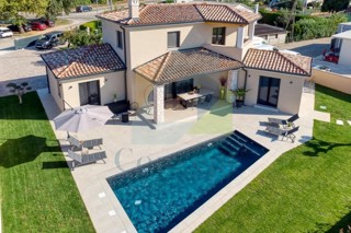 Poreč, Čudovita hiša s 3 spalnicami 2 km od morja