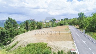 Motovun okolica, Građevinska zemljišta s pogledom na Motovun