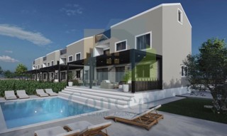 Poreč, okolica, Hiša v nizu s bazenom na mirni lokaciji 11 km od morja