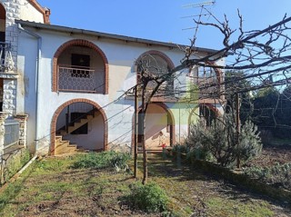 Poreč, okolica, Hiša za renovacijo na atraktivni lokaciji, 3 km od morja