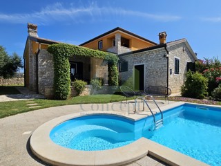 Poreč, okolica, luksuzna vila s bazenom in čudovitim dvoriščem 5 km od morja