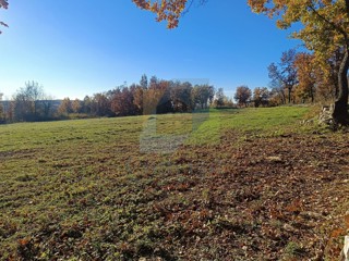 Poreč, okolica, Građevinsko zemljišče na robu manjši vasi