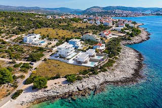 Gradbeno zemljišče ob morju v Rogoznici