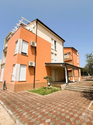 Apartma v Novigradu s pogledom na morje