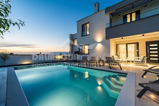 Zadar, Privlaka, luksuzna wellness vila z ogrevanim bazenom