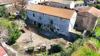 ISTRA, ŽMINJ - Tradicionalna kamnita hiša s parcelo 700 m2