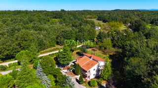 ISTRA, ŽMINJ - Družinska hiša za vse ljubitelje zelenja v okolici Žminja