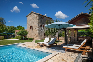 ISTRA, KANFANAR - Tradicionalna istrska hiša s bazenom