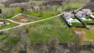 ISTRA, VIŽINADA - Gradbeno zemljišče na mirni lokaciji