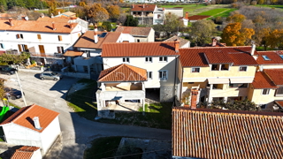 ISTRA, KANFANAR - Hiša visoki roh bau na odlični lokaciji