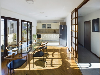 Istra, Umag - samostojna apartmajska hiša, 100 m od plaže, pogled na morje