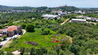 ISTRA, BUJE - Gradbeno zemljišče 560 m2 blizu centra